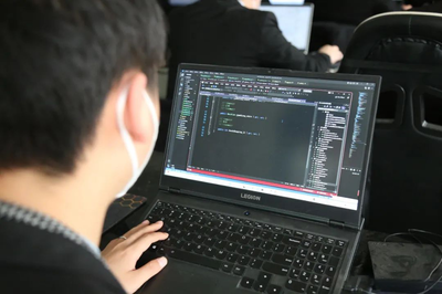 全栈工程师培训 一站式掌握软件开发，通往高薪职业的桥梁